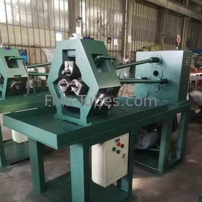 Máquina para la fabricación de tubos de cobre extrudidos con aletas Dellok