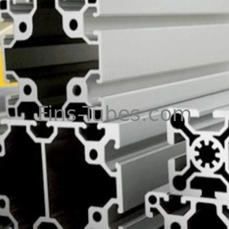 Perfil de aluminio del radiador Resistencia a altas temperaturas Buen rendimiento de procesamiento Selección precisa