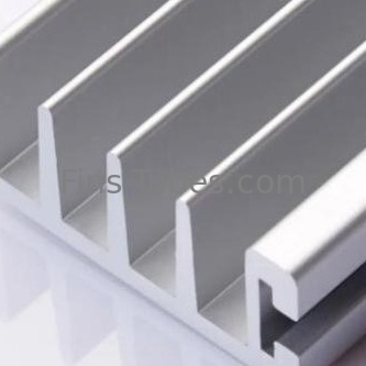 Perfil de aluminio del radiador Resistencia a altas temperaturas Buen rendimiento de procesamiento Selección precisa