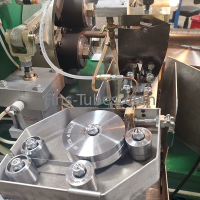 DELLOK integró el tipo L máquina sacada 12m m del abrigo del tubo de aleta de LL OD